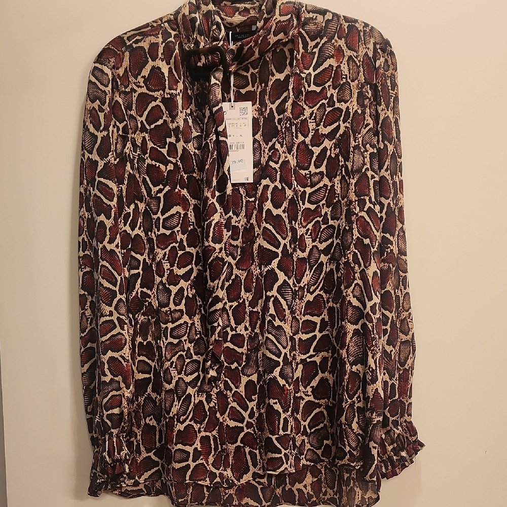 NWT Zara Animal Print Blouse V Neck With Tie At Neck Sizr Small
